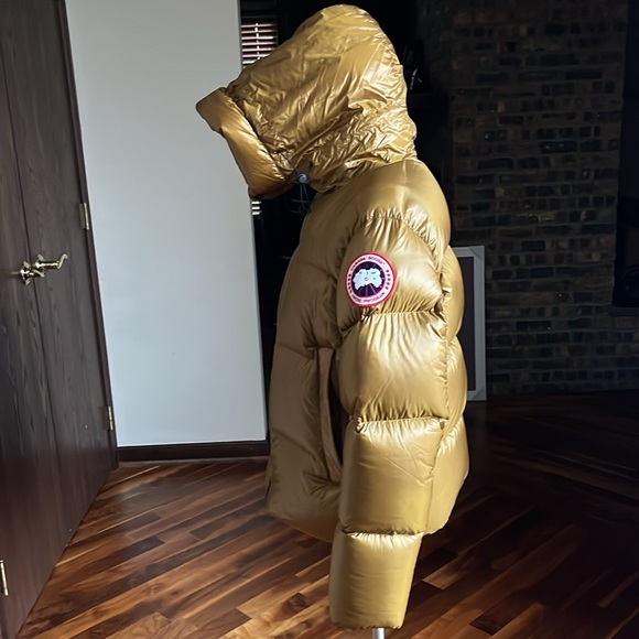 Canada Goose Other - Canada Goose crofton power 750 fill puff jacket water resistant jacket, gold
